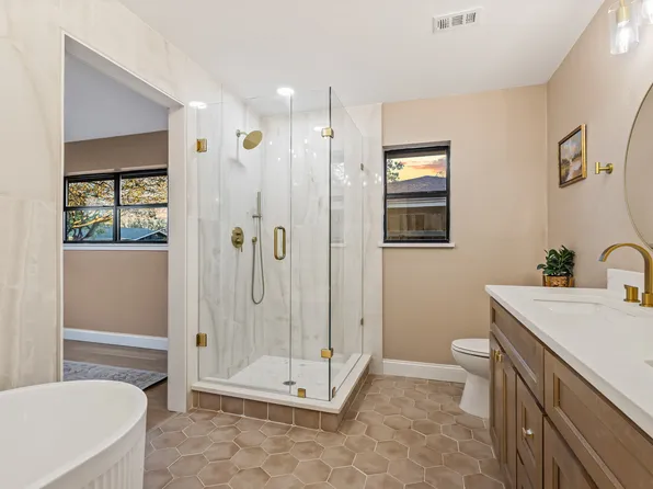 2214 Rex Cruse Dr, Sherman, TX 75092