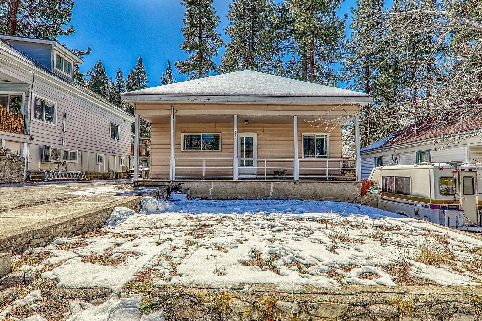 22199 Juniper St photo 1