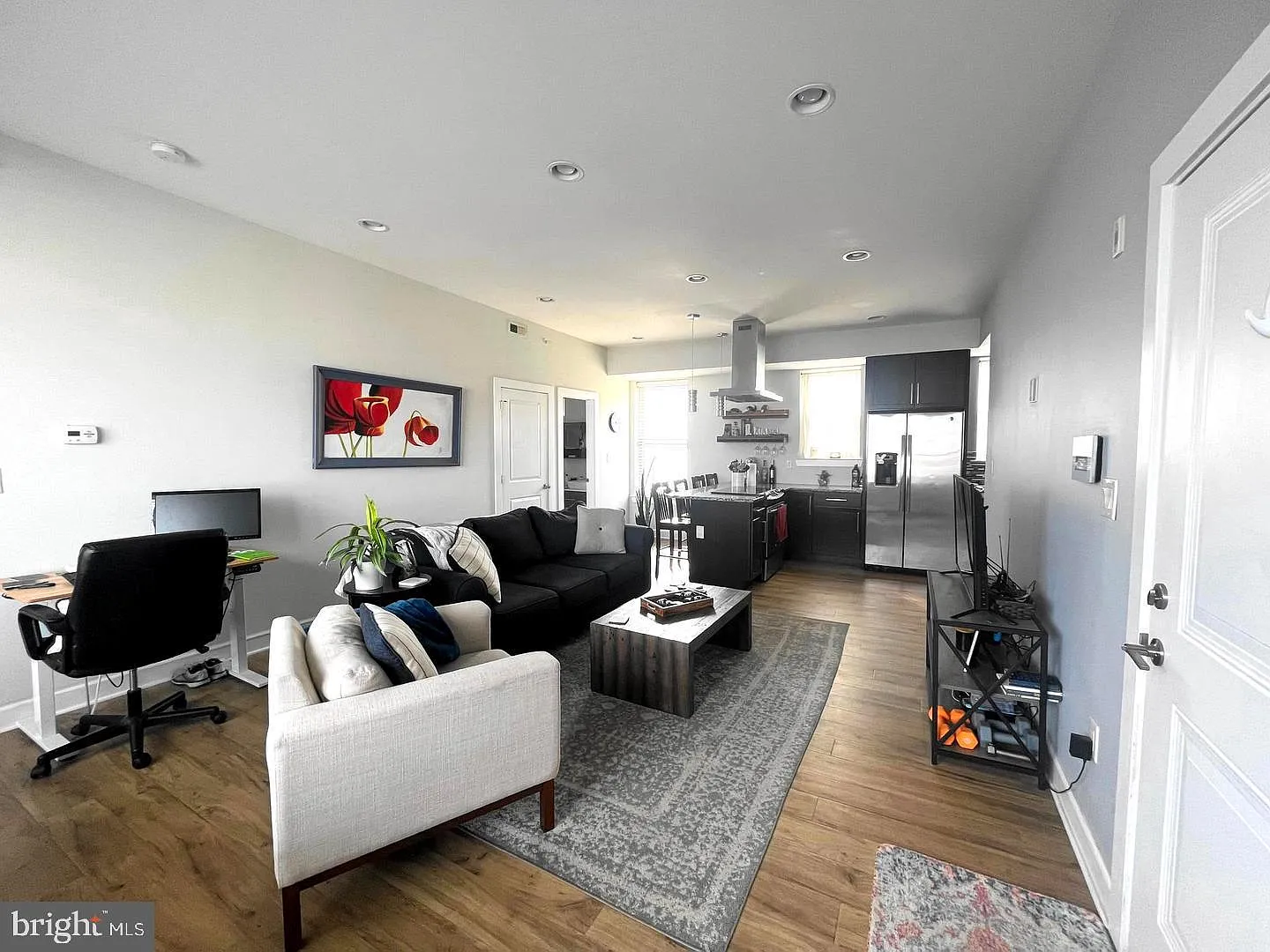 1 bed, 1.0 bath, 758 sqft, $1,975 — Photo 4