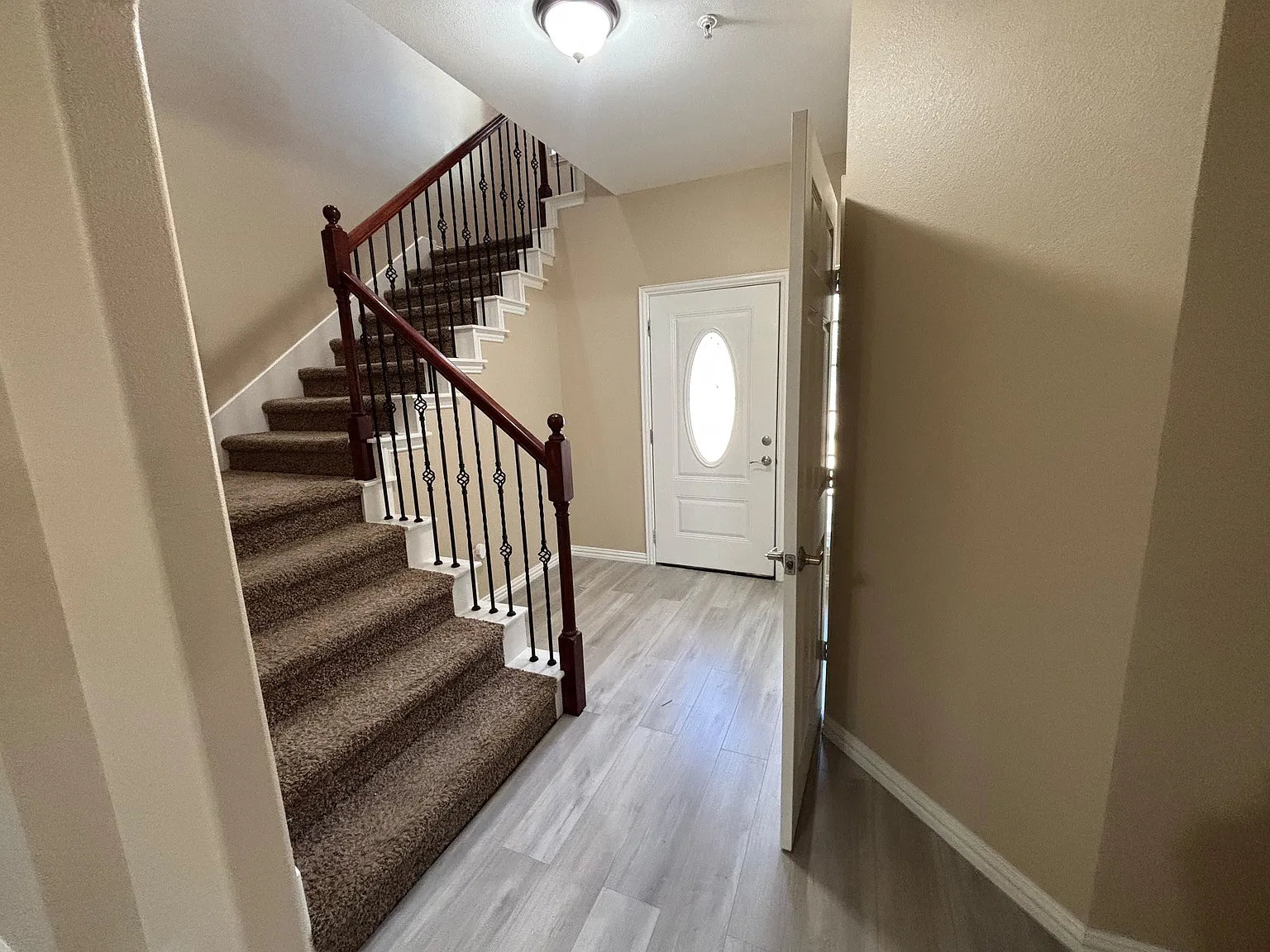 3 bed, 2.5 bath, 1968 sqft, $2,350 — Photo 3