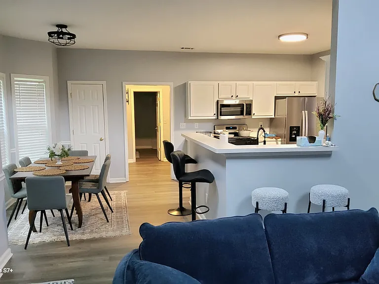 1170 Cliftwood Dr — Photo 2