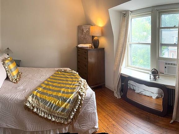 5th image of 128 W Louther St APT 1