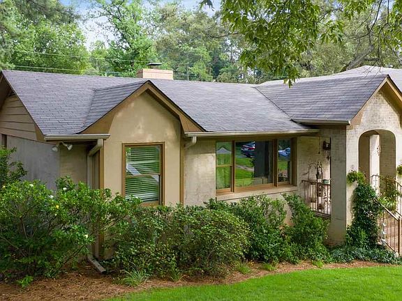 4th image of 1844 Charlotte Dr