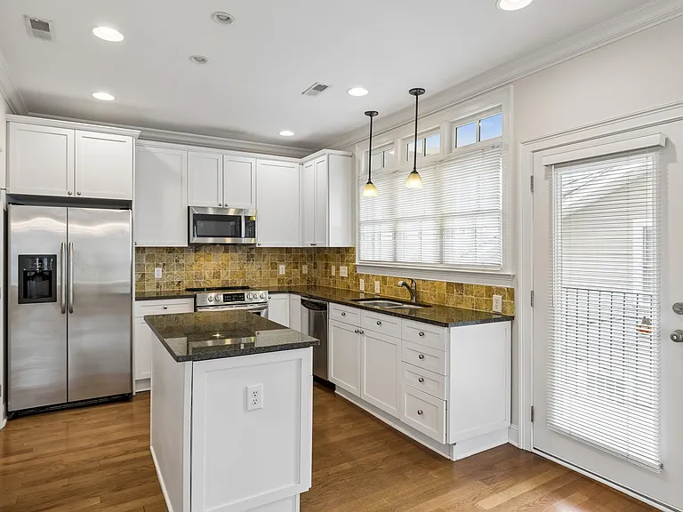 2110 Acklen Ave #101 — Photo 11