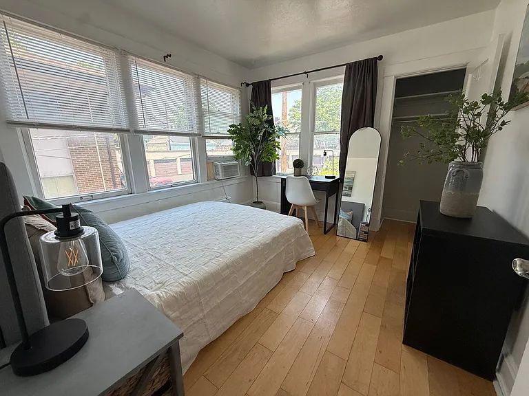 156-162 168 I St — Photo 1