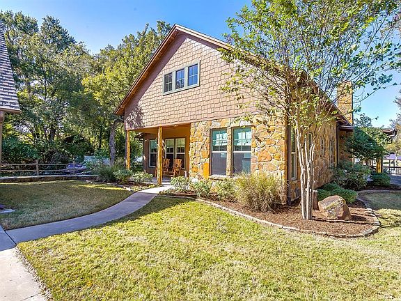 2nd image of 2304 Lakewood Ct