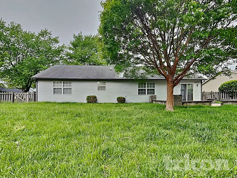 1690 Fountain Lake Dr E — Photo 16