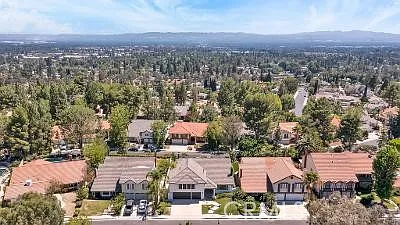 18340 Sandringham Ct — Photo 28