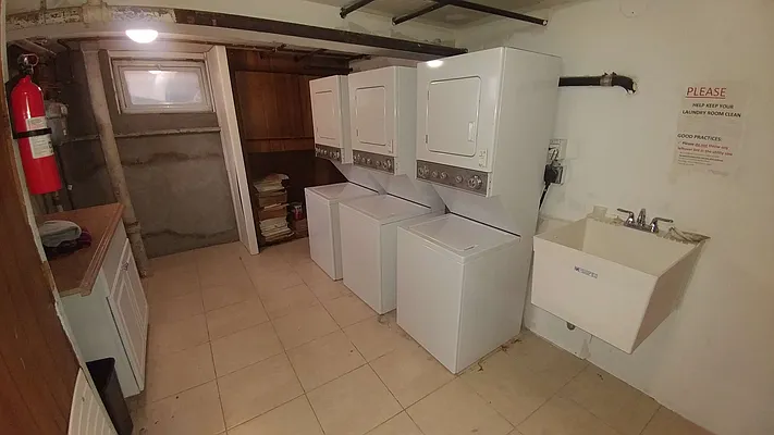 Rented by Halvatzis Realty | media 4