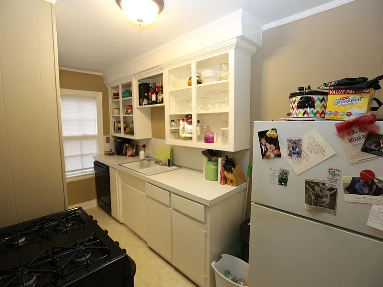 813 Beechwood St #4 — Photo 4