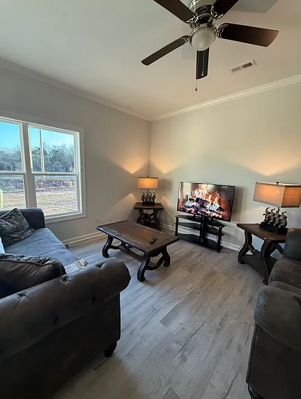 1 bed, 1.5 bath, 1290 sqft, $700 — Photo 2