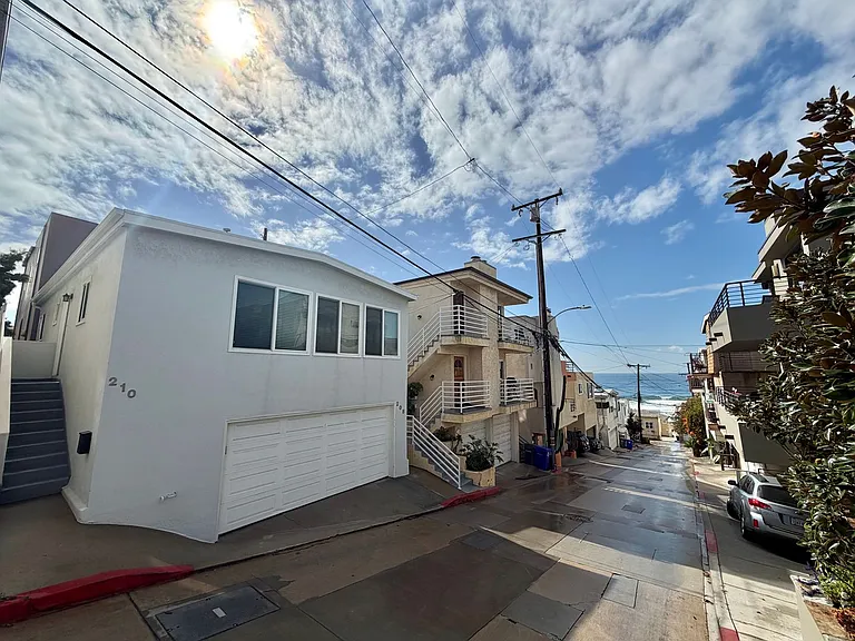 208 Seaview St — Photo 10
