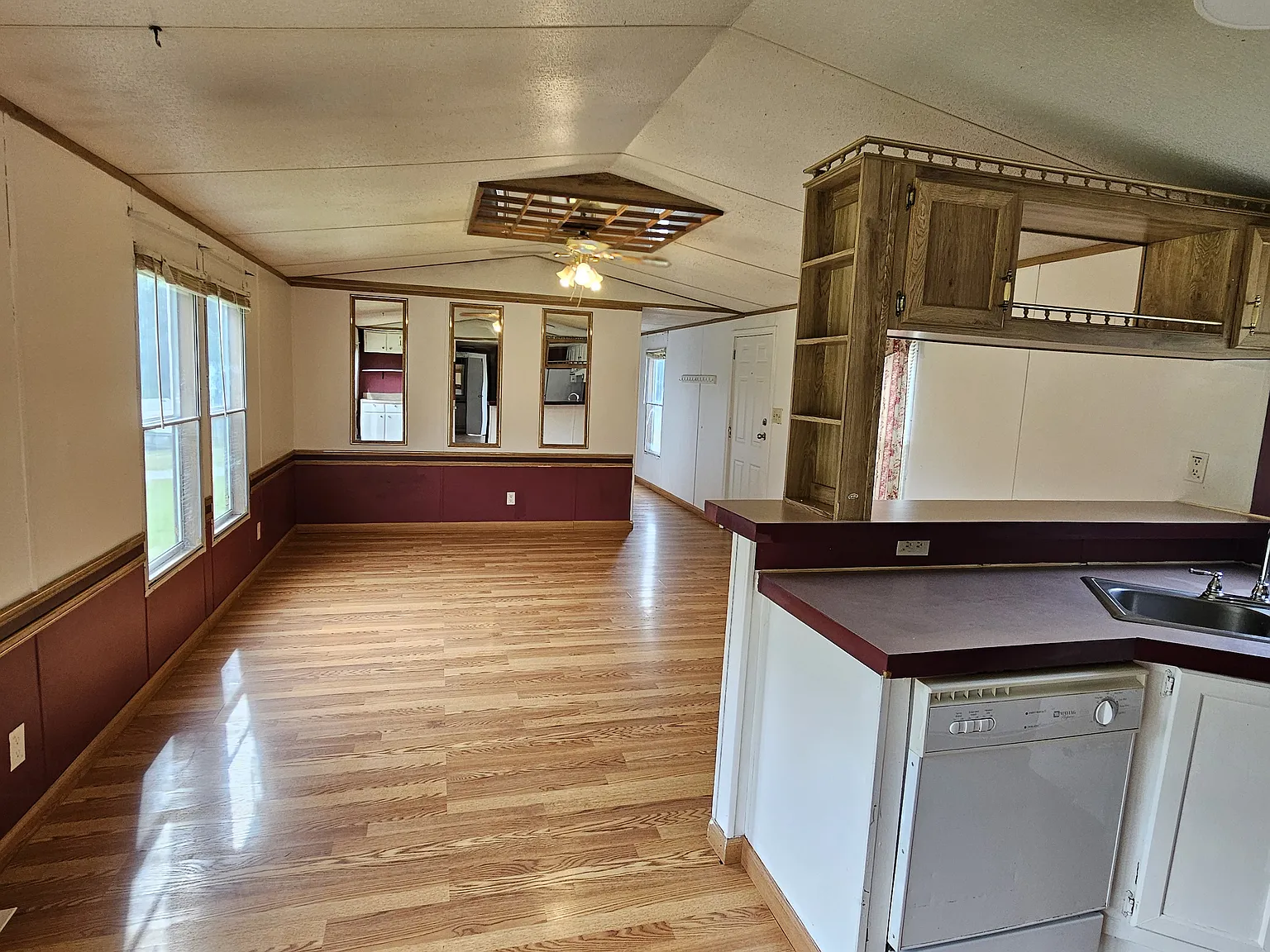 3 bed, 924 sqft, $1,100 — Photo 4