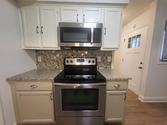 3rd image of 3707 Willow Point Dr