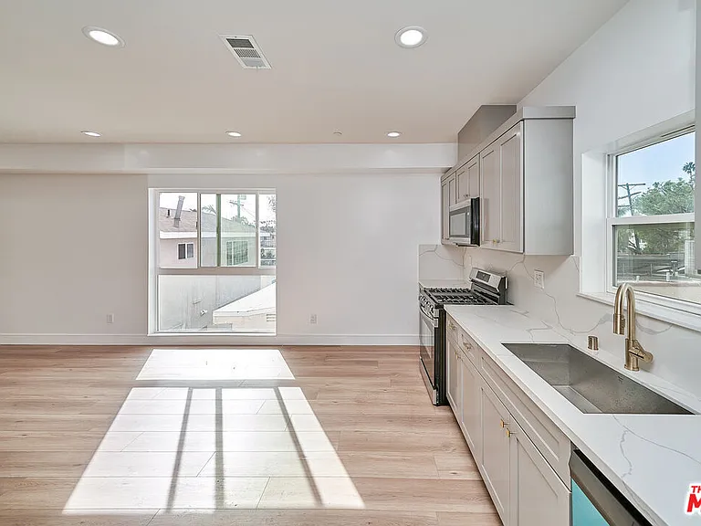 1108 Queen Anne Pl — Photo 3