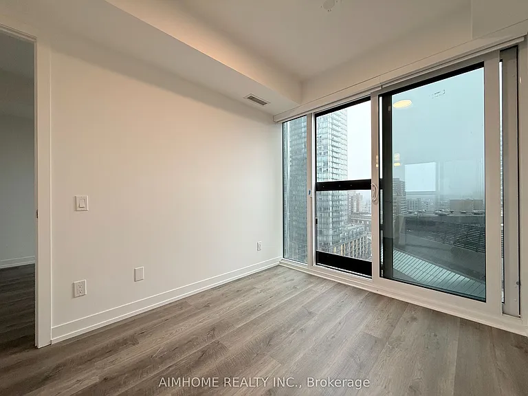 771 Yonge St #1606 — Photo 11
