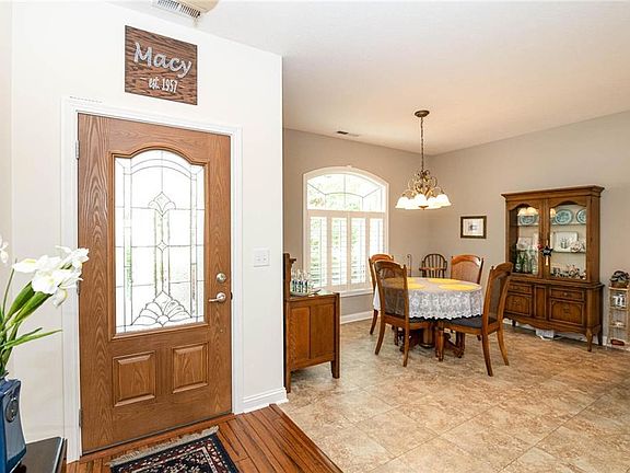 3rd image of 3378 Nottinghill Dr E