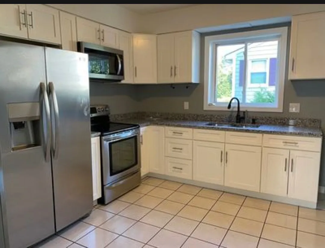 2 bed, 1000 sqft, $1,900 — Photo 2