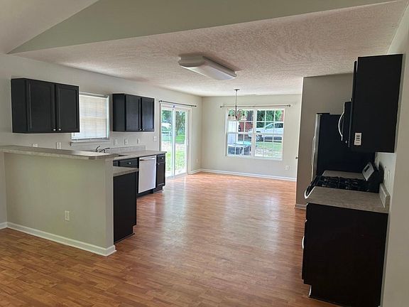 5th image of 305 W Central Ave