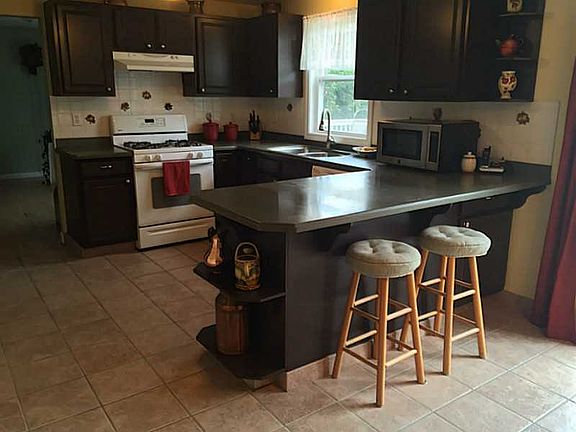 2nd image of 37 Abby Ln