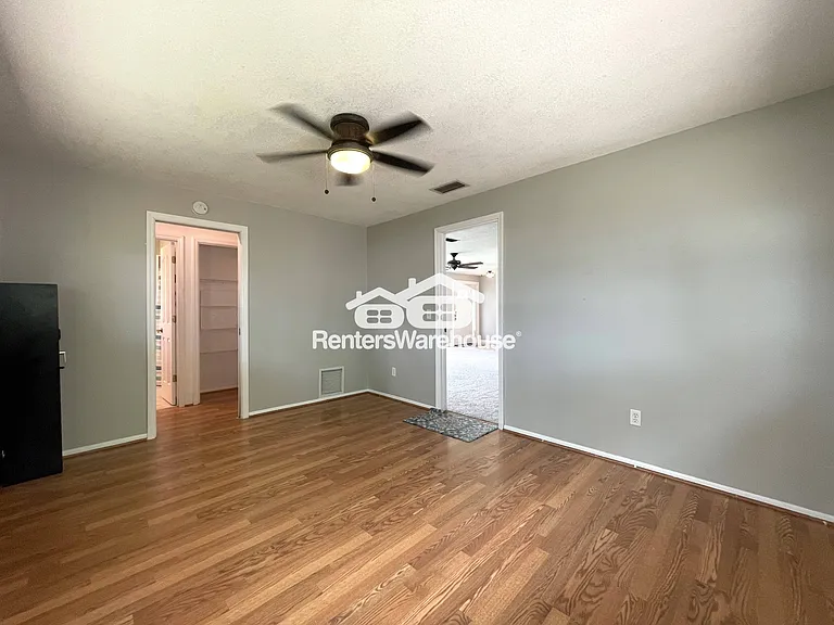 802 Embassy Rd — Photo 17