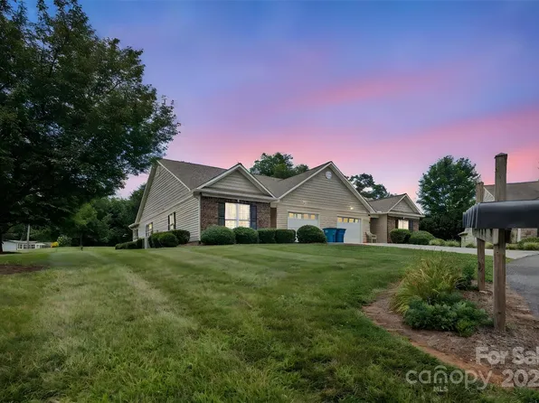 211 Abee St, Morganton, NC 28655