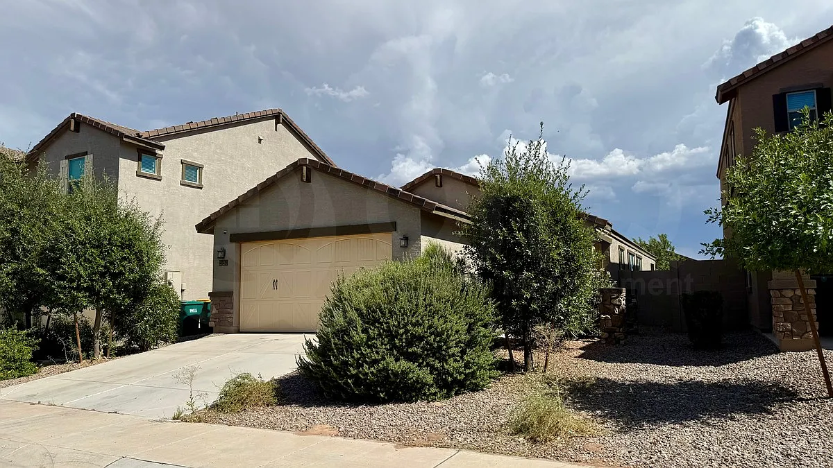 4 bed, 2.0 bath, 1578 sqft, $1,800 — Photo 2