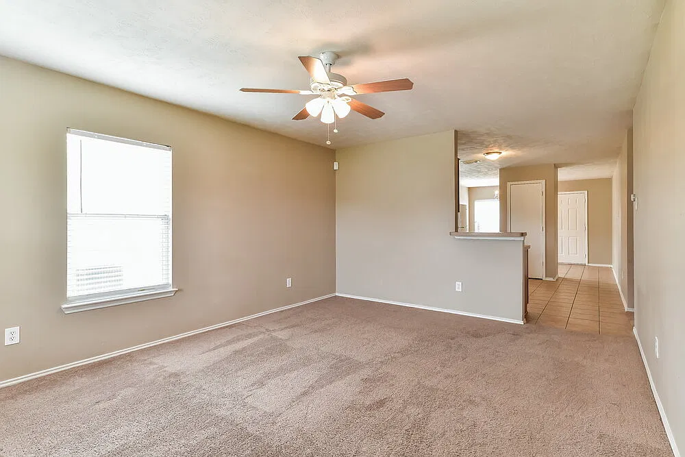 3 bed, 2.0 bath, 1325 sqft, $2,085 — Photo 3