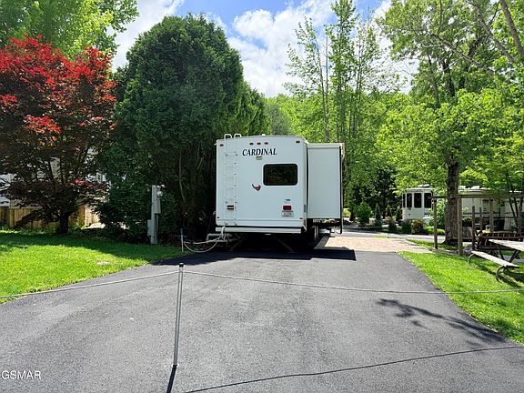 5th image of 4229 E Pkwy #196