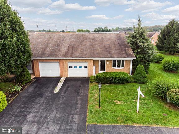 3rd image of 151 Southern Oak Dr