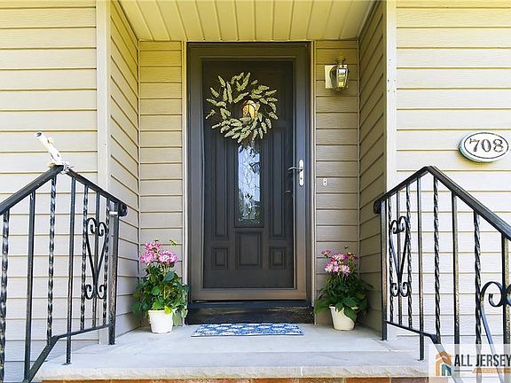 4th image of 708 Sunbrite Ln