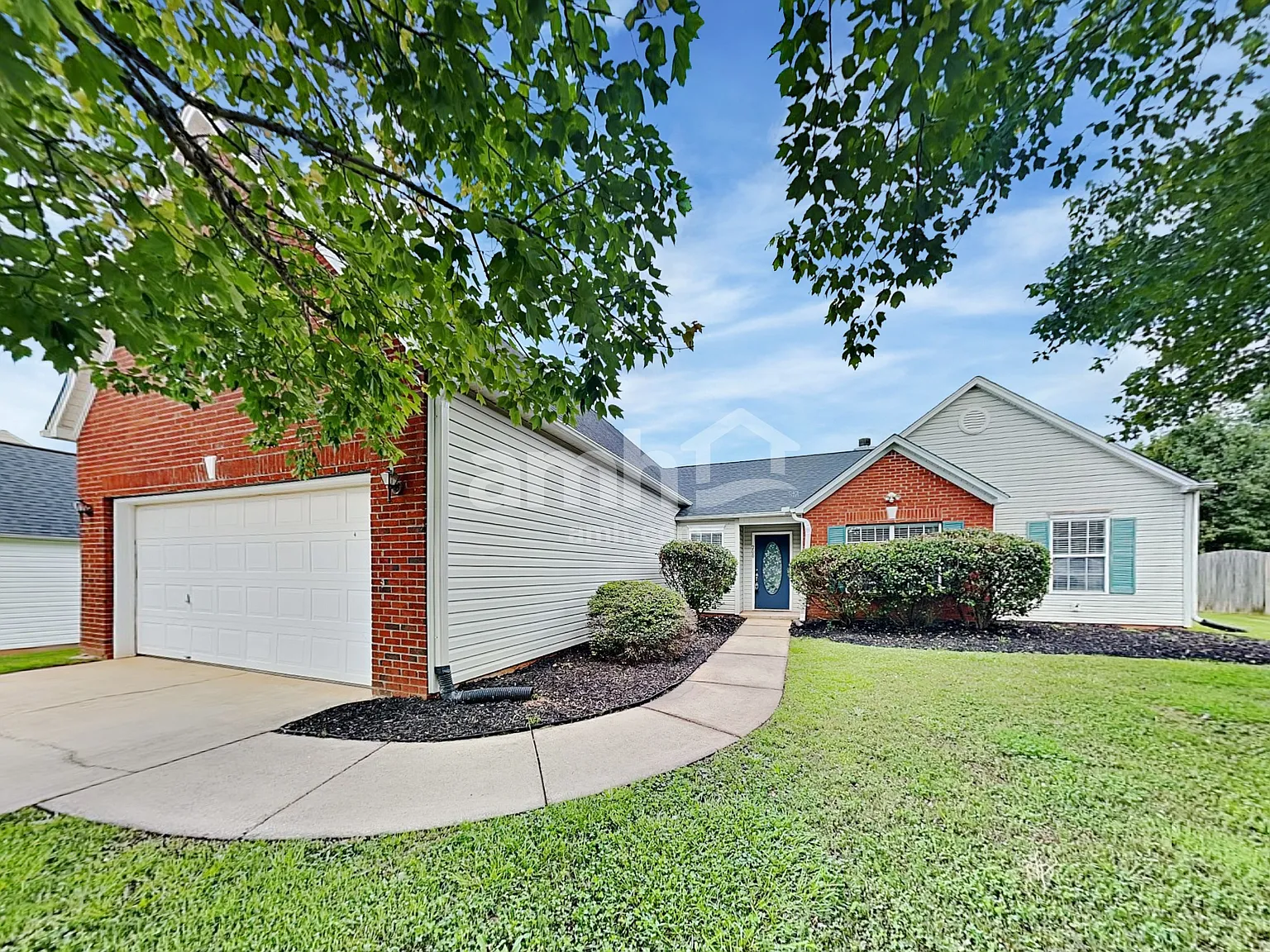 3 bed, 2.0 bath, 2300 sqft, $2,170 — Photo 1