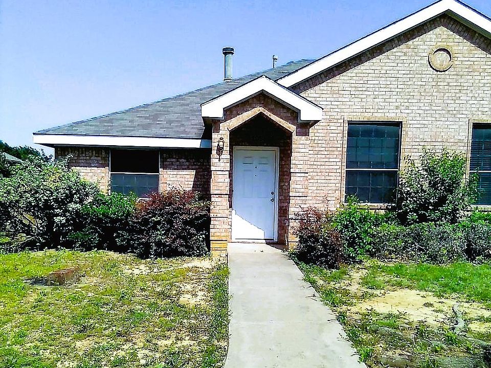 1st image of 305 Crowe Dr
