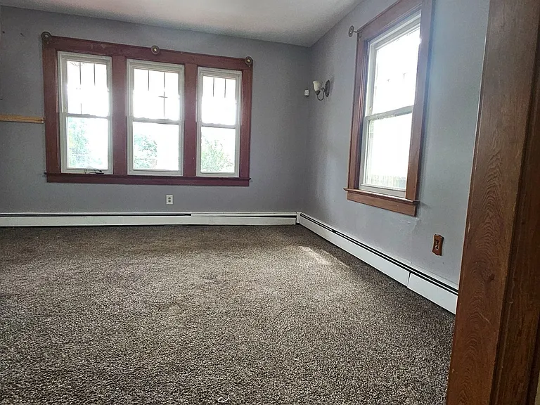 158 Hudson Ave — Photo 11