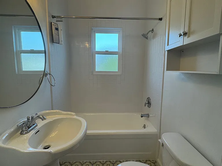 1121 E Chevy Chase Dr #11 — Photo 15