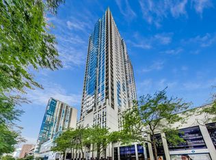 1122 N Clark St APT 1006, Chicago, IL 60610