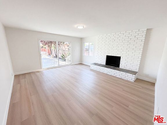 3rd image of 818 W 130th St