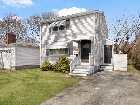 130 Roffee St, Barrington, RI 02806