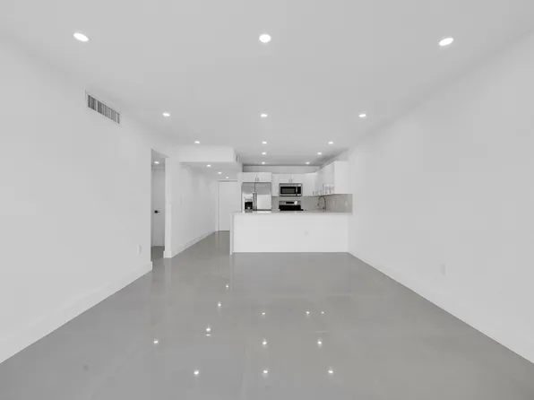 6070 W 19th Ave APT 315, Hialeah, FL 33012