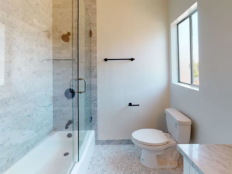 212 S Arnaz Dr — Photo 15
