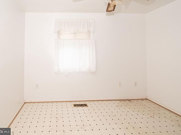 5th image of 9343 Reader Ln