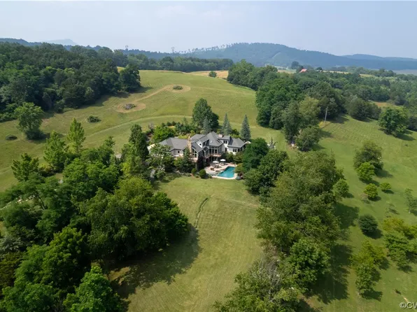 310 Lingonberry Ln, Rockbridge Baths, VA 24473