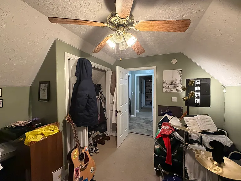 Oversized 4th bedroom over the garage. and upstairs hallway