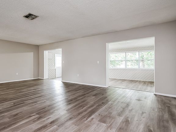 5th image of 10412 Manassas Cir