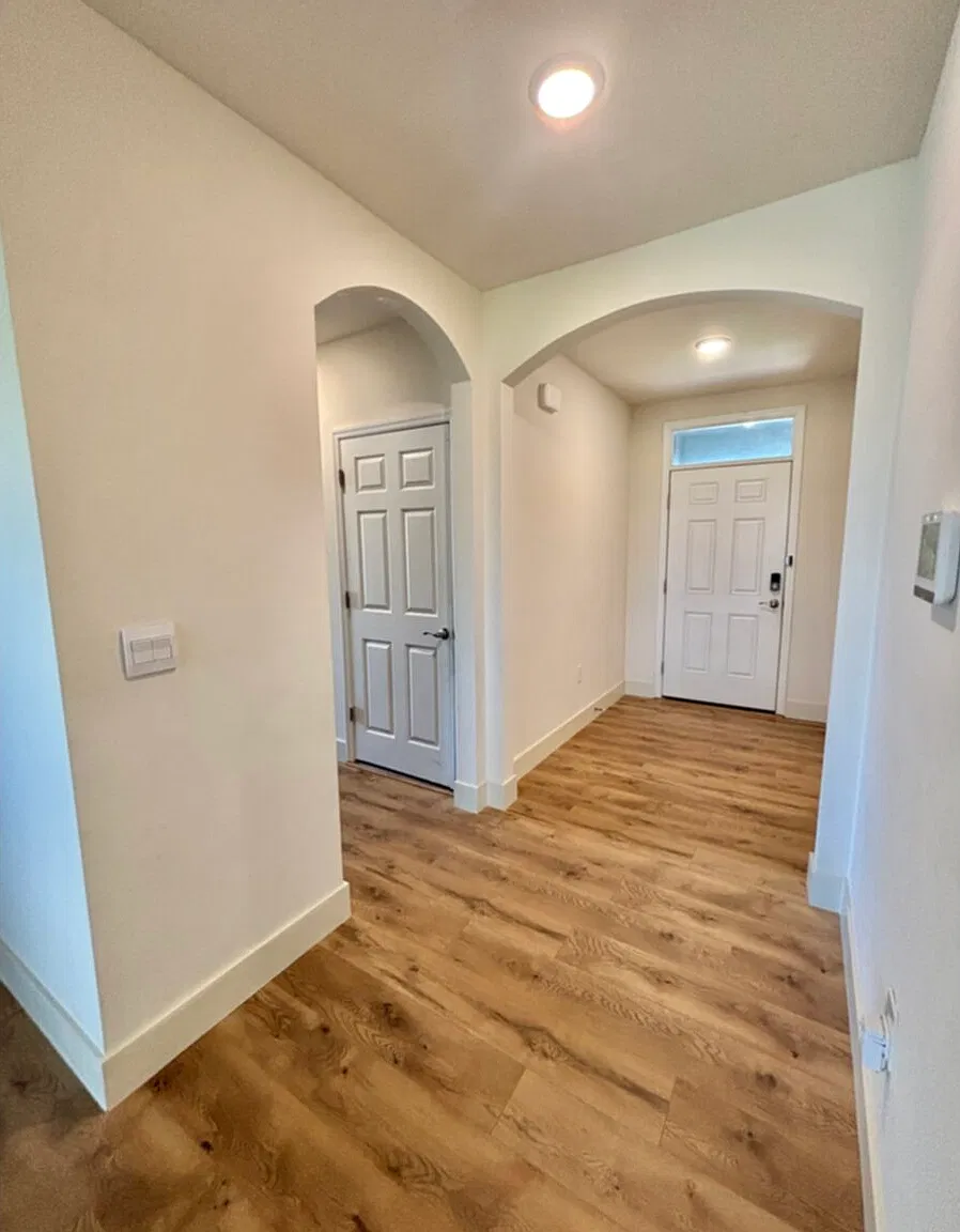 4 bed, 2.0 bath, 2090 sqft, $1,995 — Photo 3