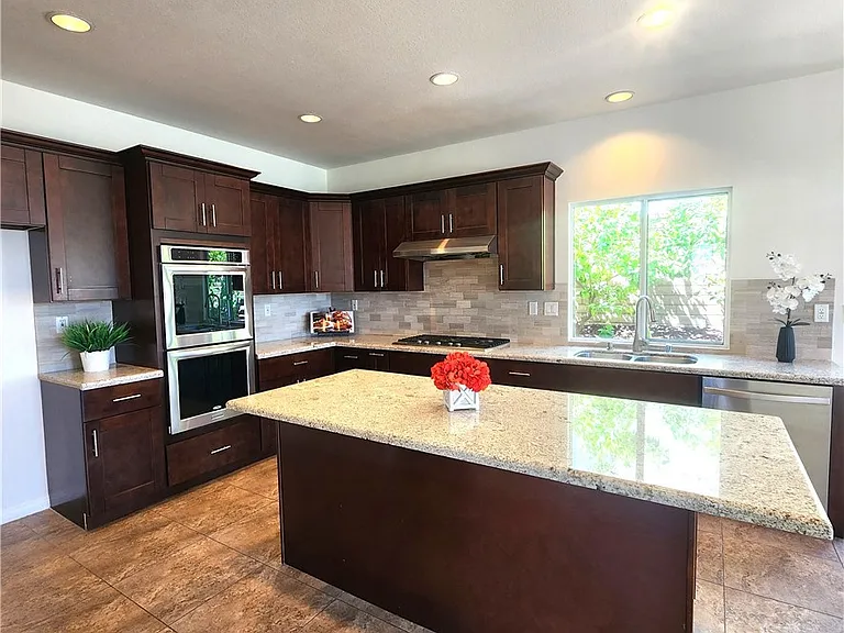 11 Paloma Dr — Photo 6