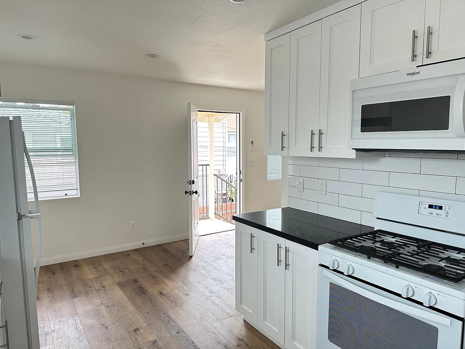 1 bed, 450 sqft, $2,095 — Photo 4