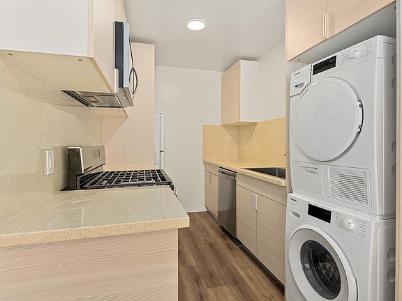 5th image of 1240 Harvard St APT 3