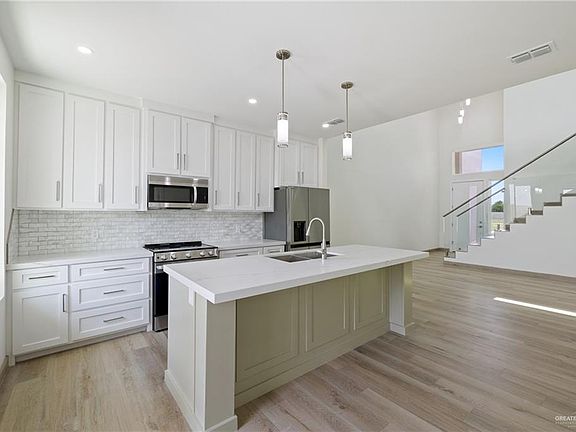 5th image of 1214 N Lincoln Ave