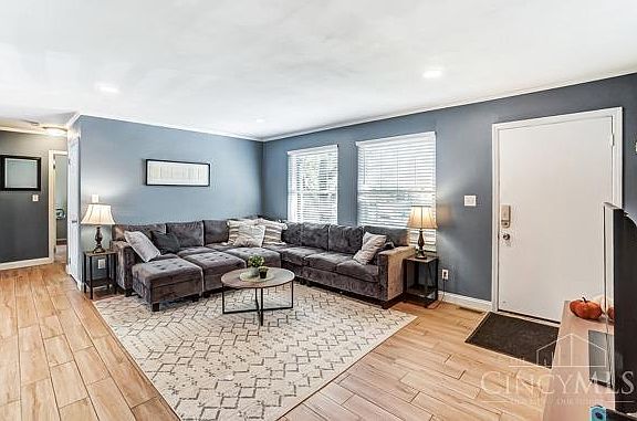 4th image of 242 Mason Ave